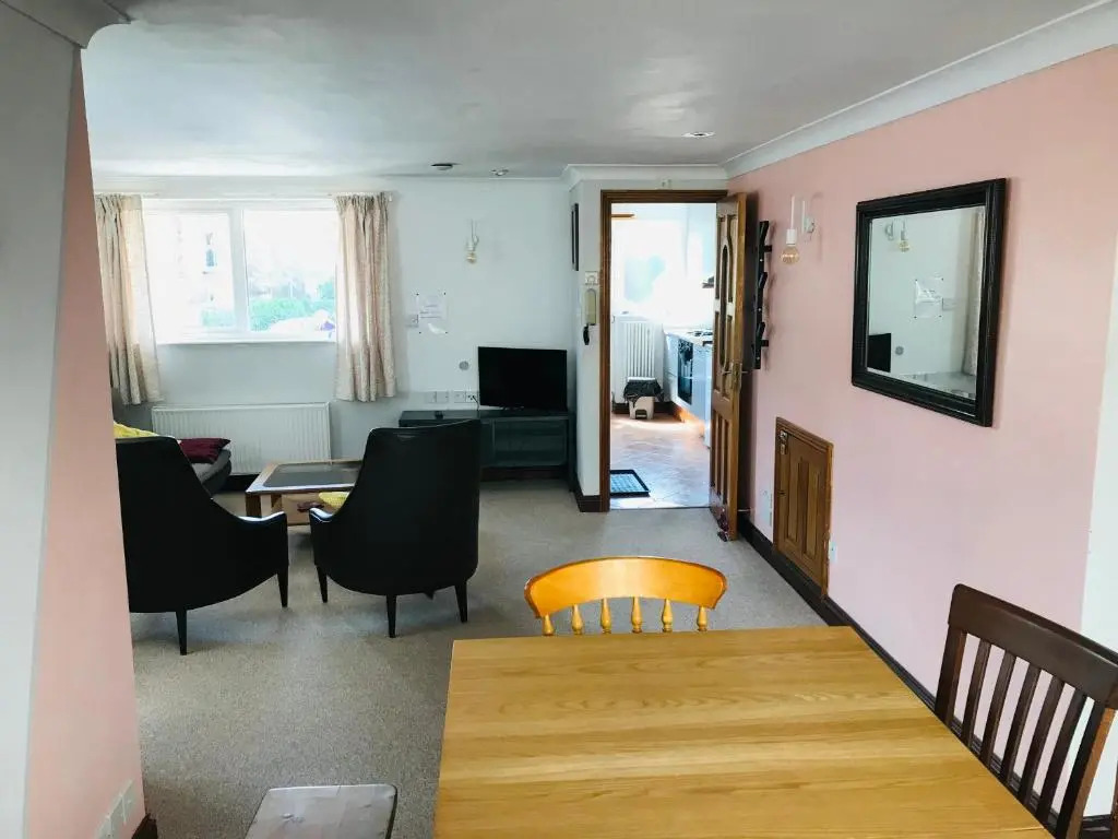 Cosy house, 3 bedrooms, private parking, wifi, patio