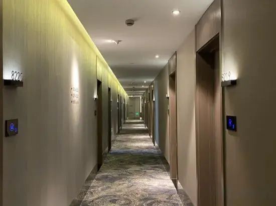 Orange Hotel (Shanghai Jiaotong University, Jiangchuan Road Metro Station)