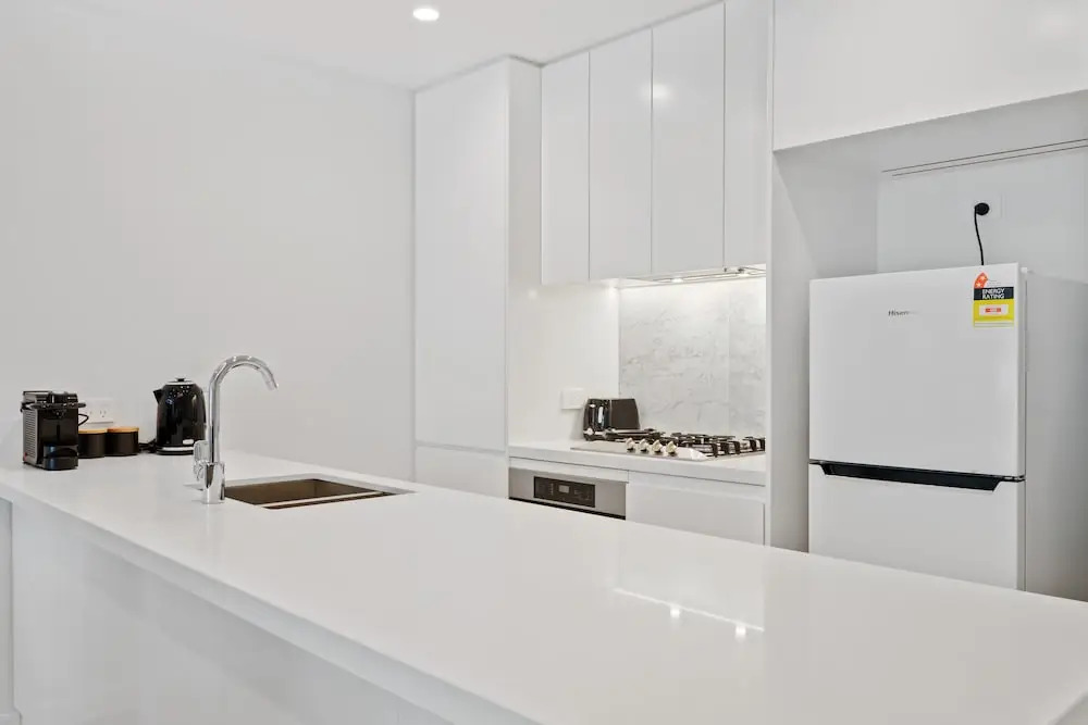 HomeHotel-New & Walking to Shopping, Super Clean
