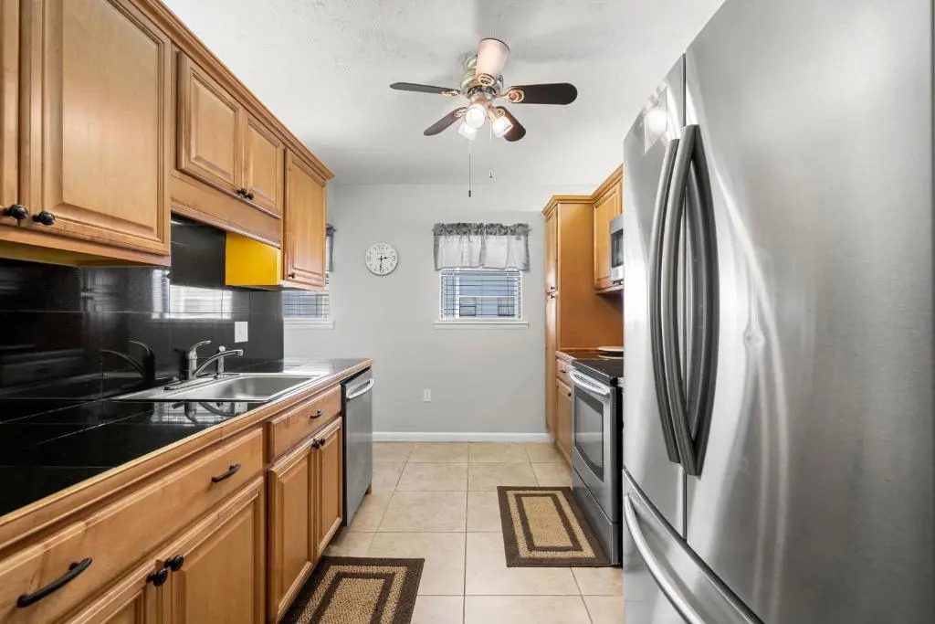 Seashell 19, 2 Bedrooms, Pool Access, WiFi, Sleeps 6, Walk to Beach