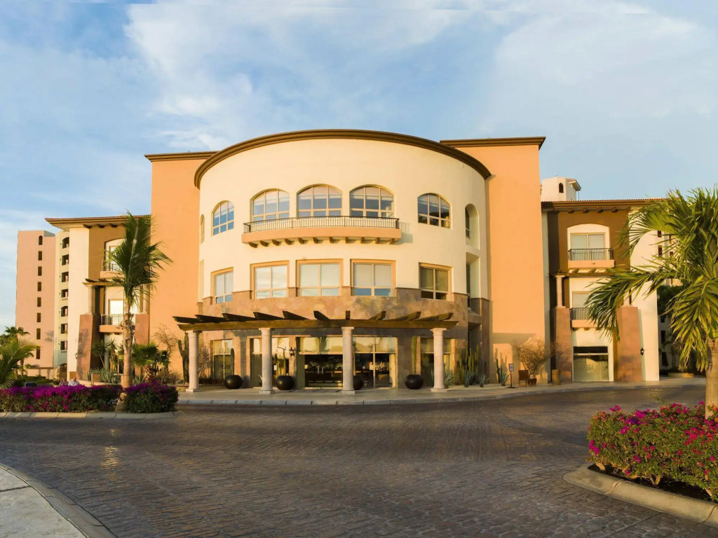 Villa La Estancia Condo: Pools, Hot Tub, & Balcony