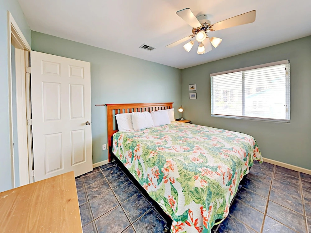 1814 On The Beach Home 4 Bedrooms 2 Bathrooms Home