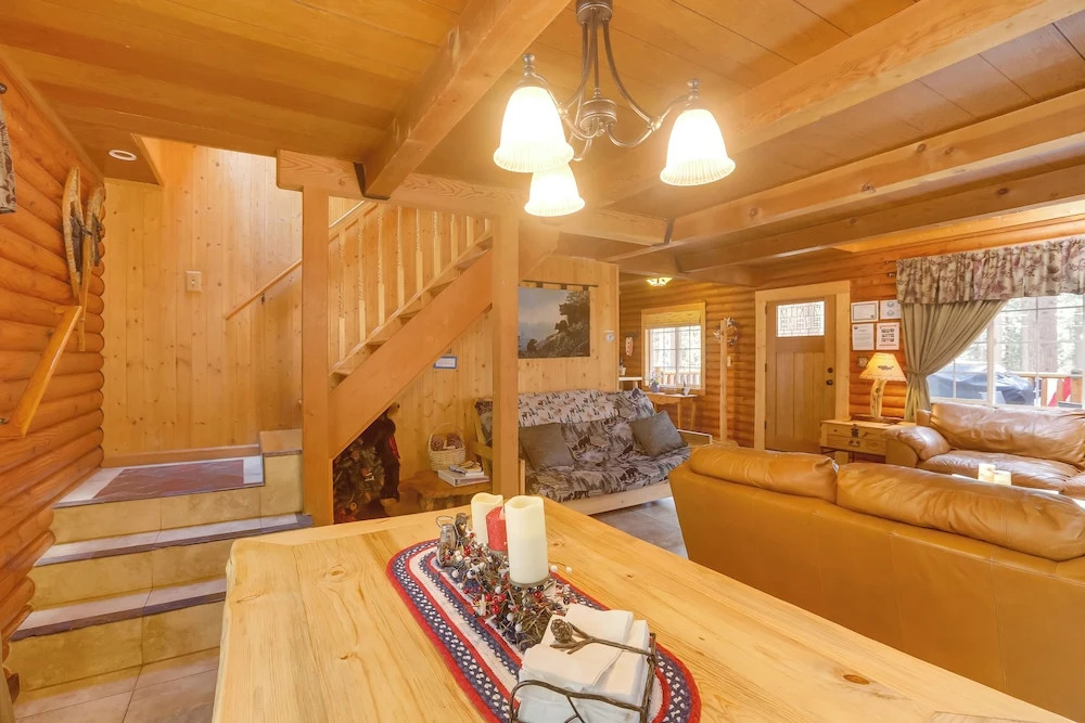 Authentic Log Cabin w/ Hot Tub in South Lake Tahoe
