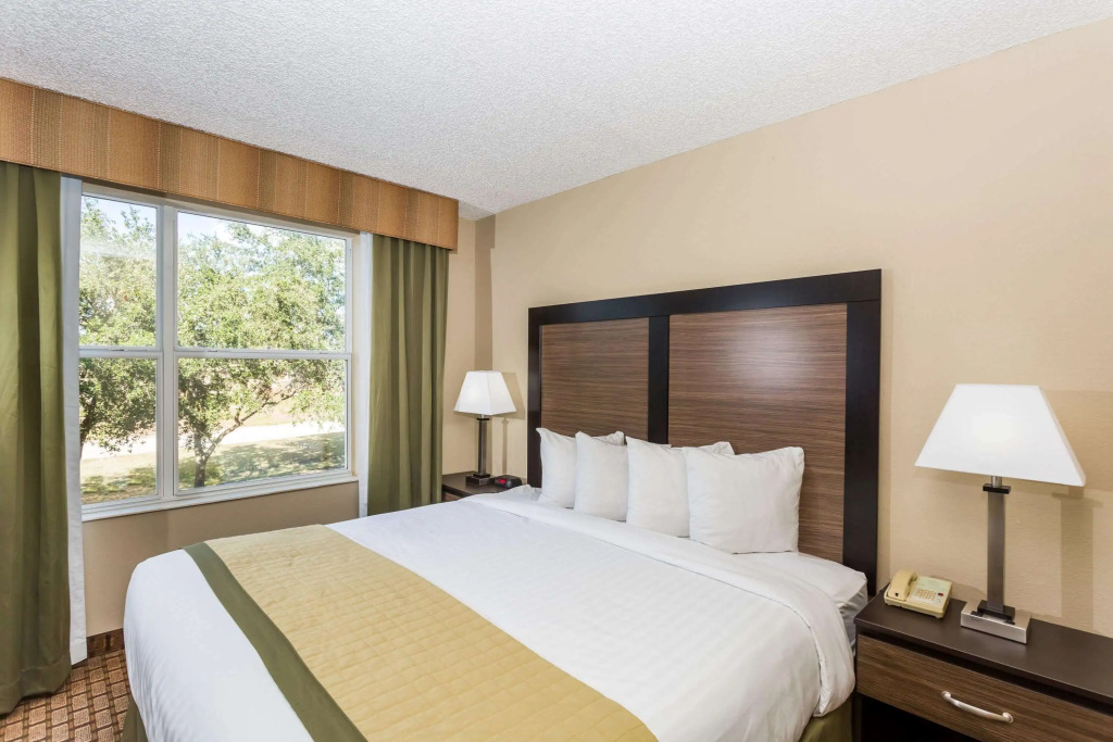 Baymont Inn & Suites by Wyndham Fort Myers I-75