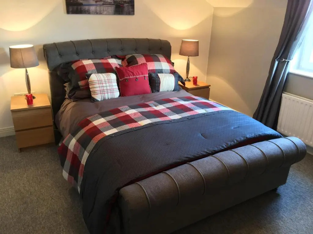 Luxury Portrush Holiday Homes - The Green, Portrush Sleeps 12 - 5 bedrooms