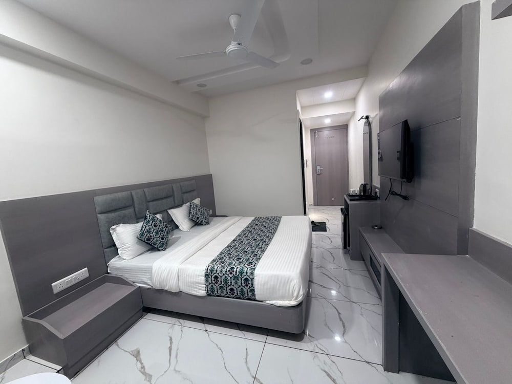 The 7 elevan hotel