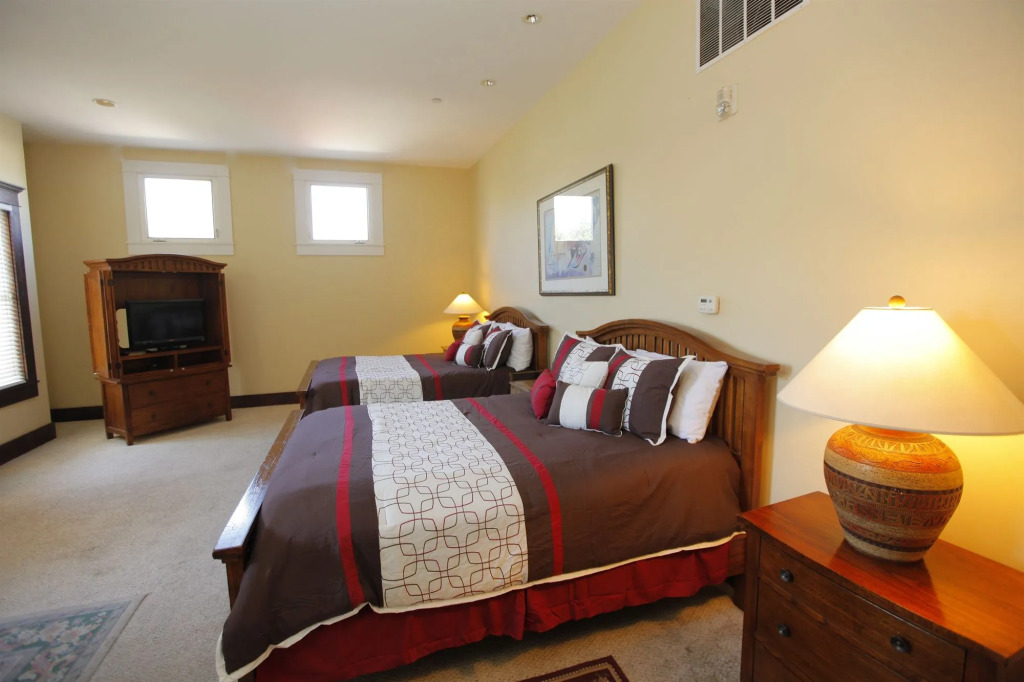 Santa Paula Inn