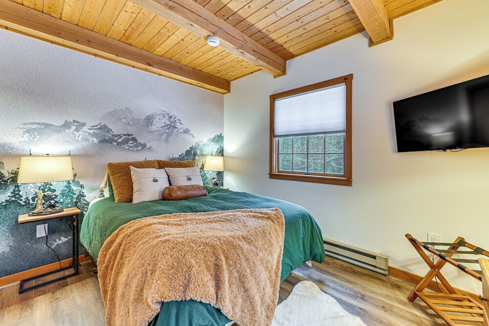 8 Mi to Mt Snow: 'cozy Bear Cabin' w/ Hot Tub!