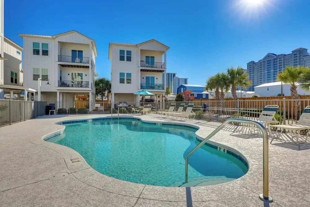 Gulf Shores Home w/ Shared Pool, 2 Blocks to Beach