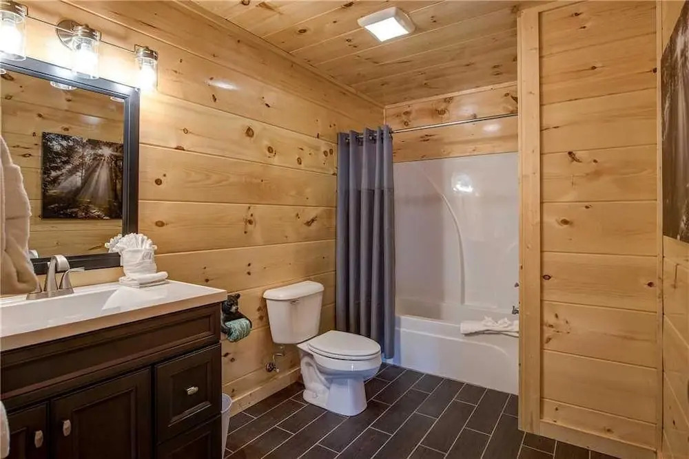 Splash of Moonshine - Two Bedroom Cabin