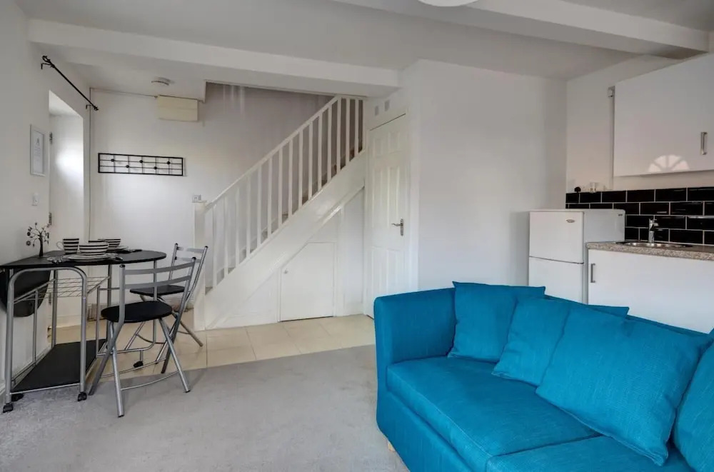 Theoc Cottage in Historic Tewkesbury