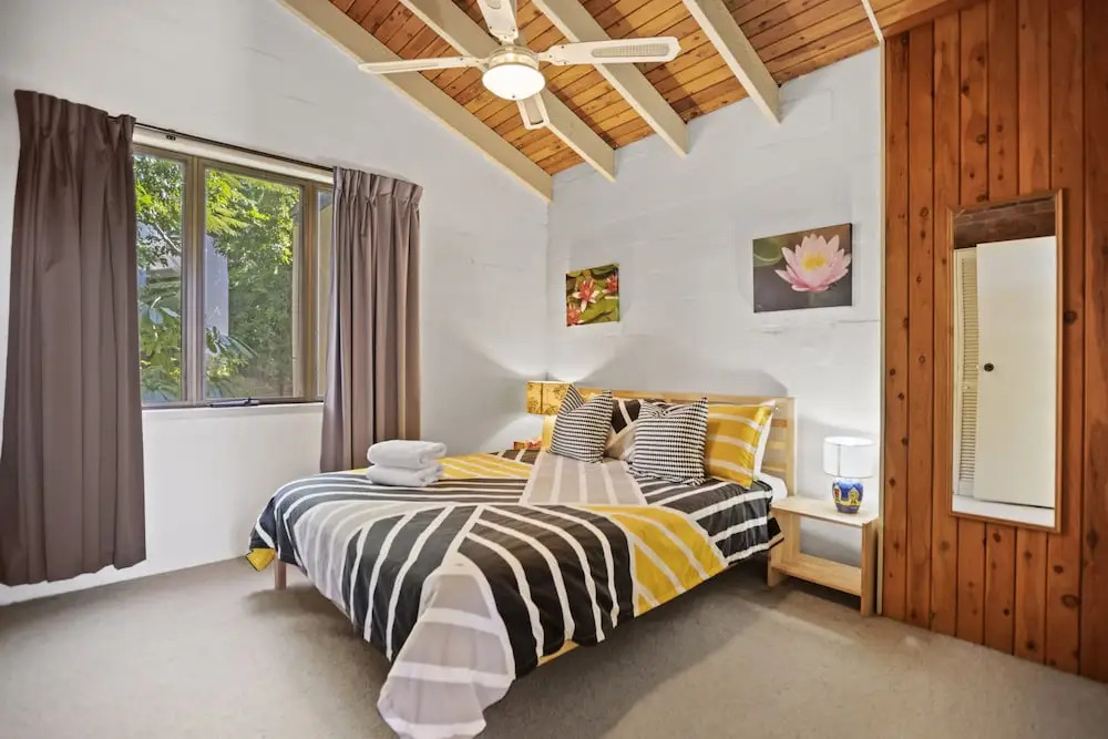 5 Minute Walk to Hastings Street - Unit 9 Descola 6 Noosa Drive
