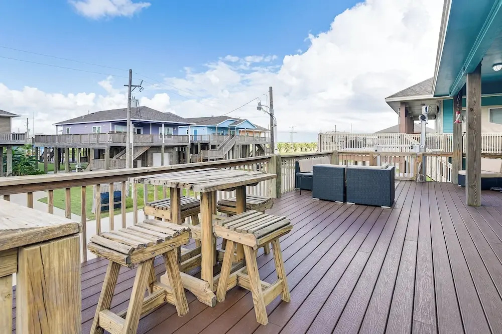 Walk to the Ocean: Family Retreat in Crystal Beach