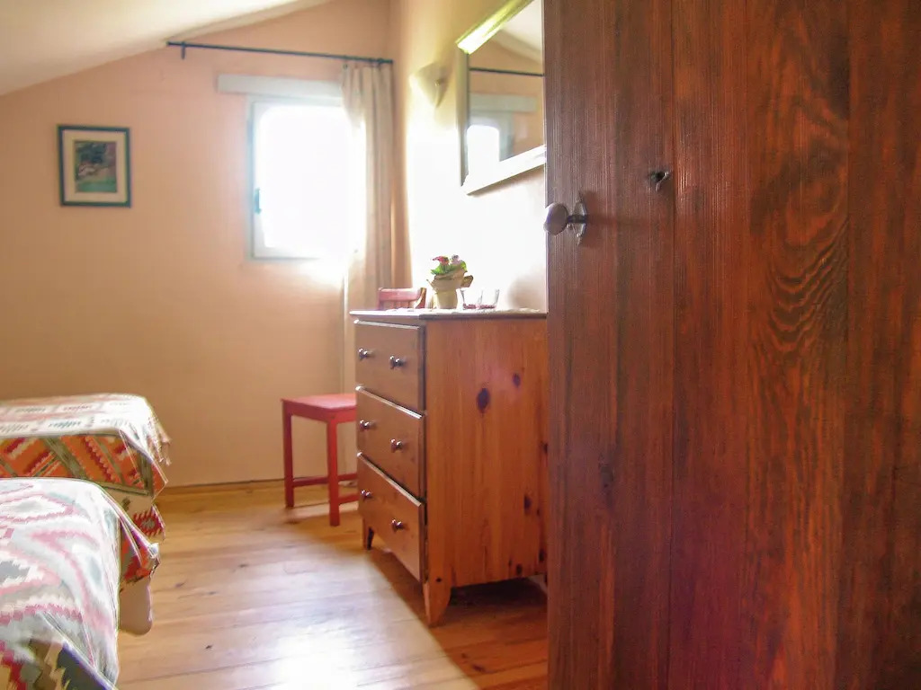 Snug cottage in Saint-Eutrope-De-Born with pool