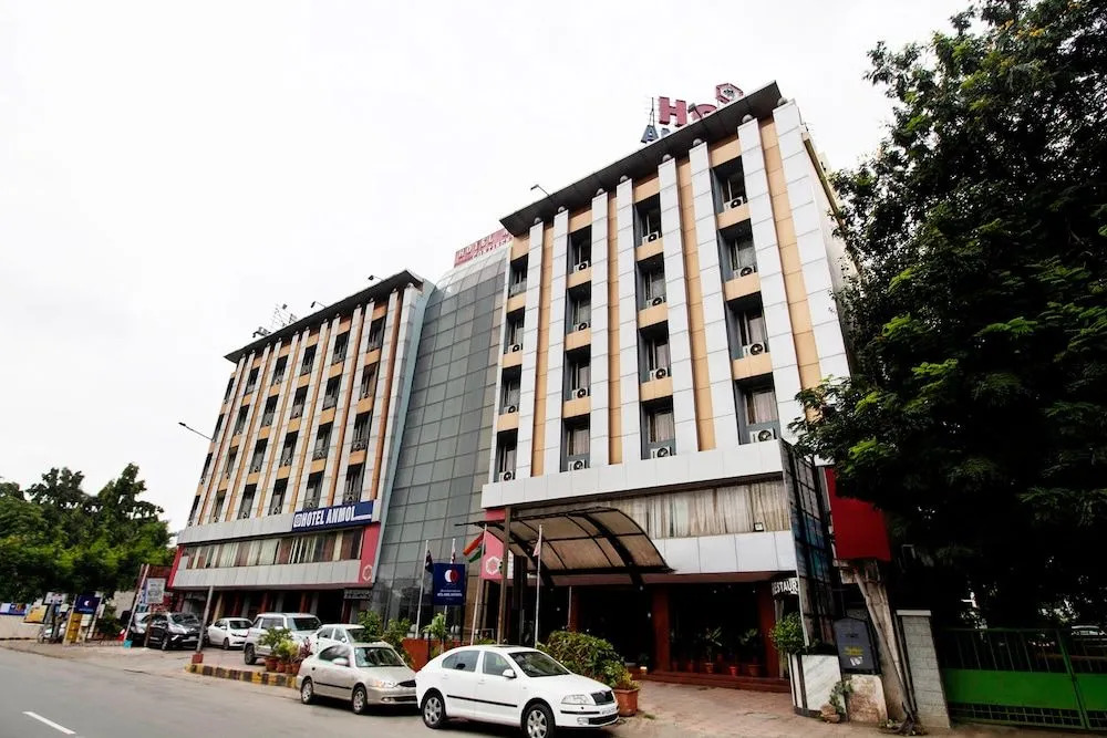 Capital O 49411 Hotel Anmol Continental