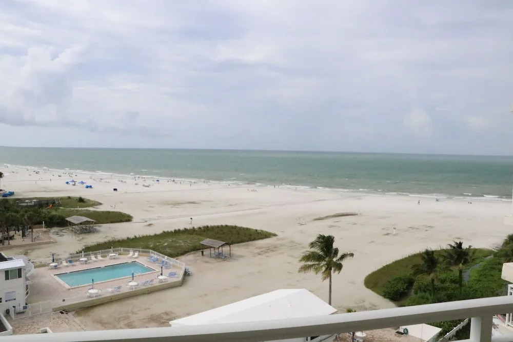 Jamaica Royale - 704 - 2 Br Condo