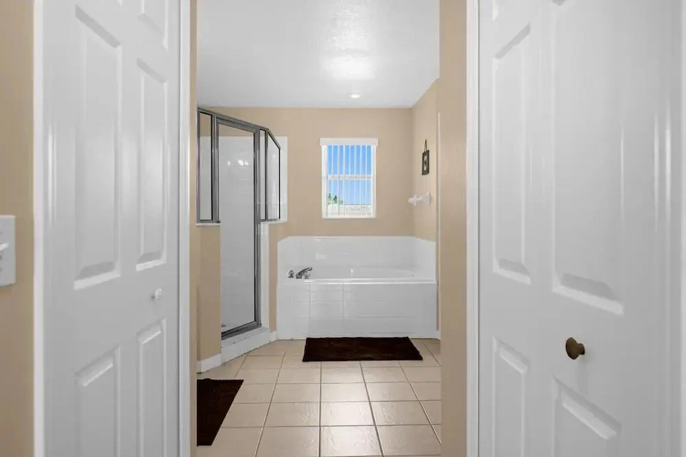 Upstay Home w Pool Hot Tub Patio - Pet Friendly
