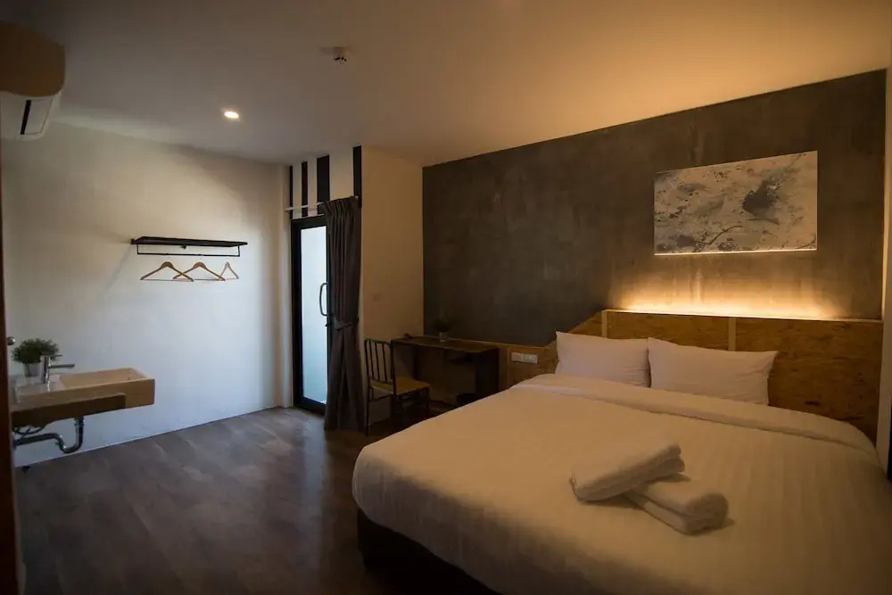 J & P Guest House