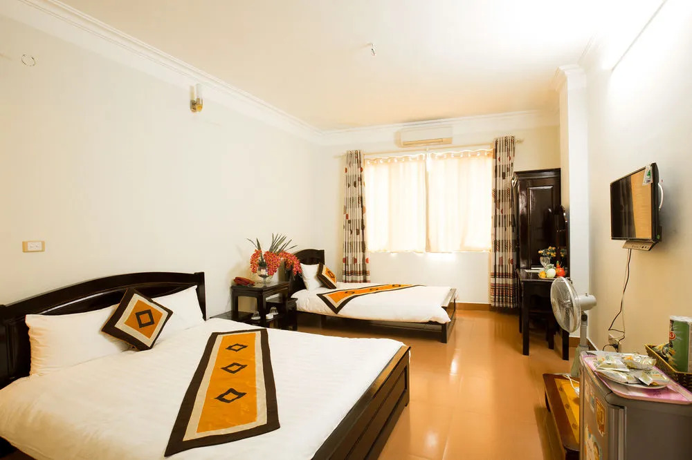 Ho Sen Xanh Hotel