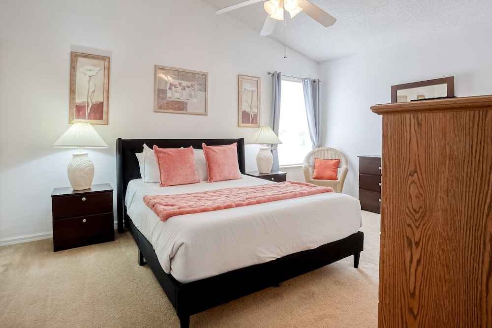 Enchanting Dog-friendly Home With Pool, Lanai, Central AC, & Washer/dryer