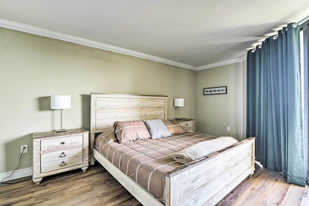 Waterfront Condo: Resort Pool, Tennis & Beach