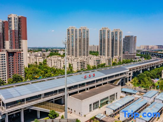 Licheng Hotel (Xihua University Branch, Chengdu Honggao Road Subway Station)