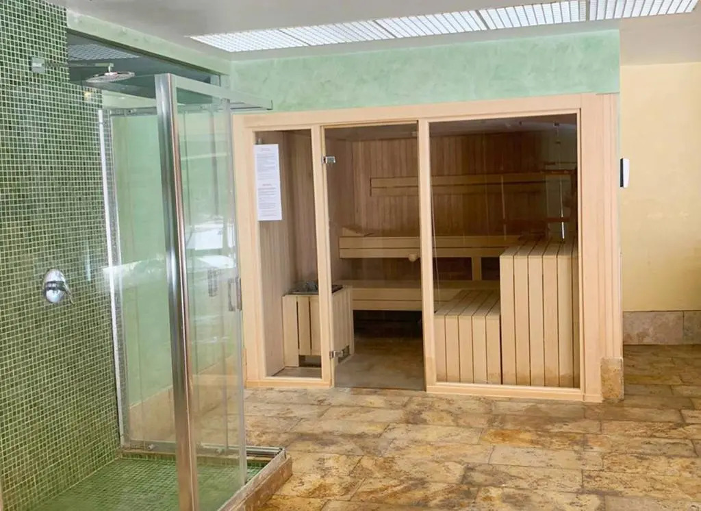 Salinas. Apartment for 4. Terrace/Parking/Pools/Gym/4mins beach