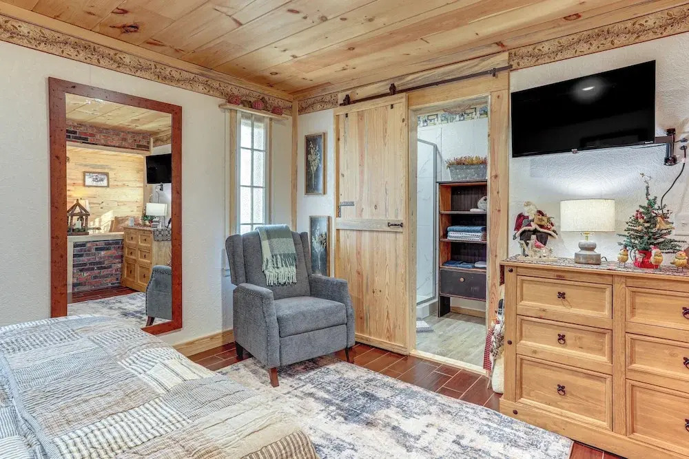 Walk to Current River: Ozarks Adventure Home!