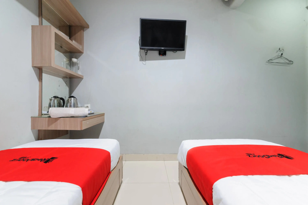 RedDoorz Plus near Grand Indonesia Jakarta