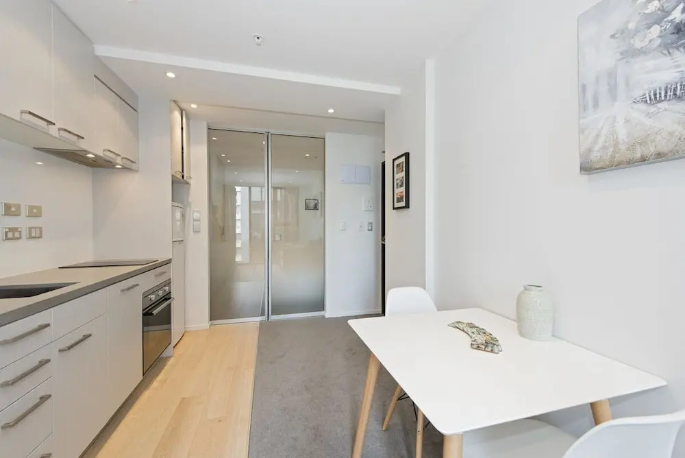 Stylish Modern Studio, Queens Resid, Gym & Pool