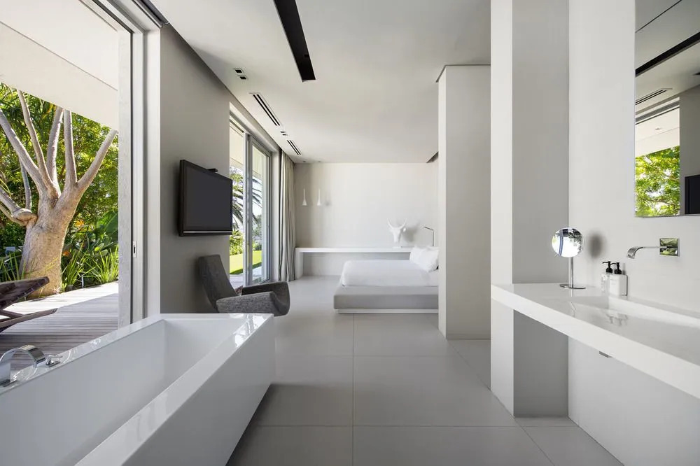008 Bond Villa