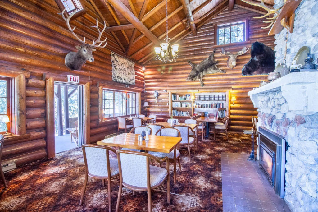 Kootenay Park Lodge