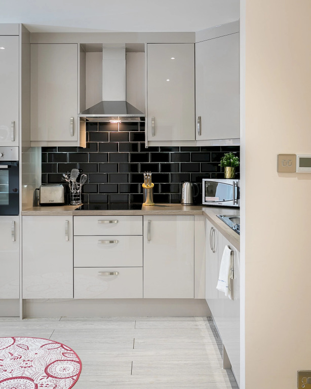 Designer 2-bed 2-bath Apartment With a Garden