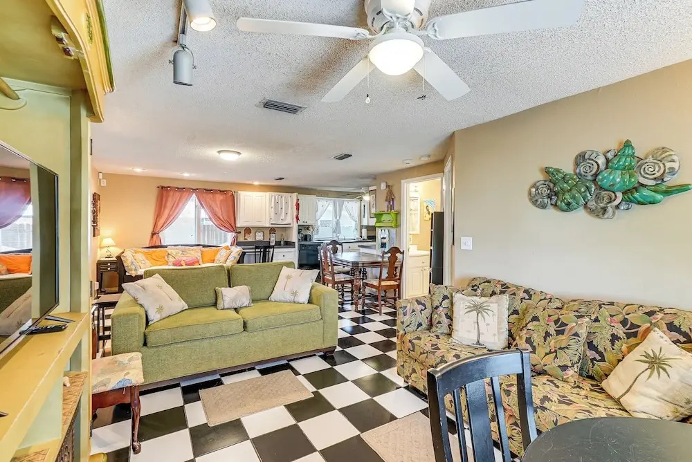 Cozy PCB Cottage ~ 1 Block to Beach!