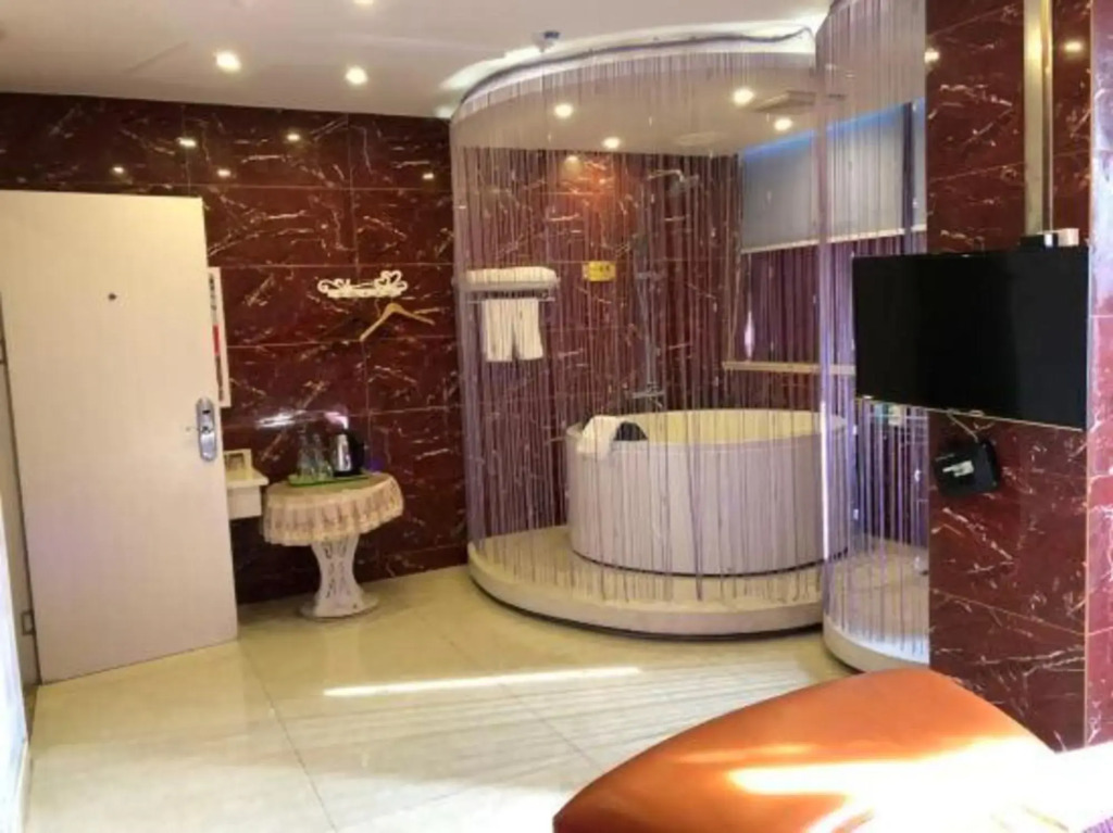 Light Stay·Noli Theme Hotel (Shanghai Fengxian Nanqiao Branch)