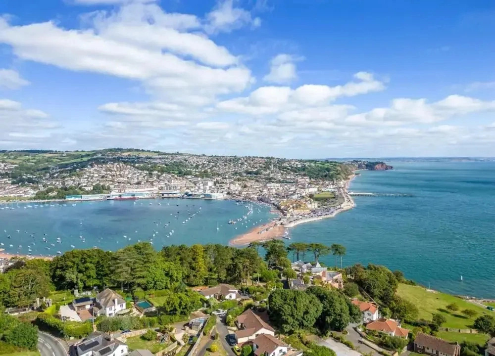 Apartment in Teignmouth Near River Beach