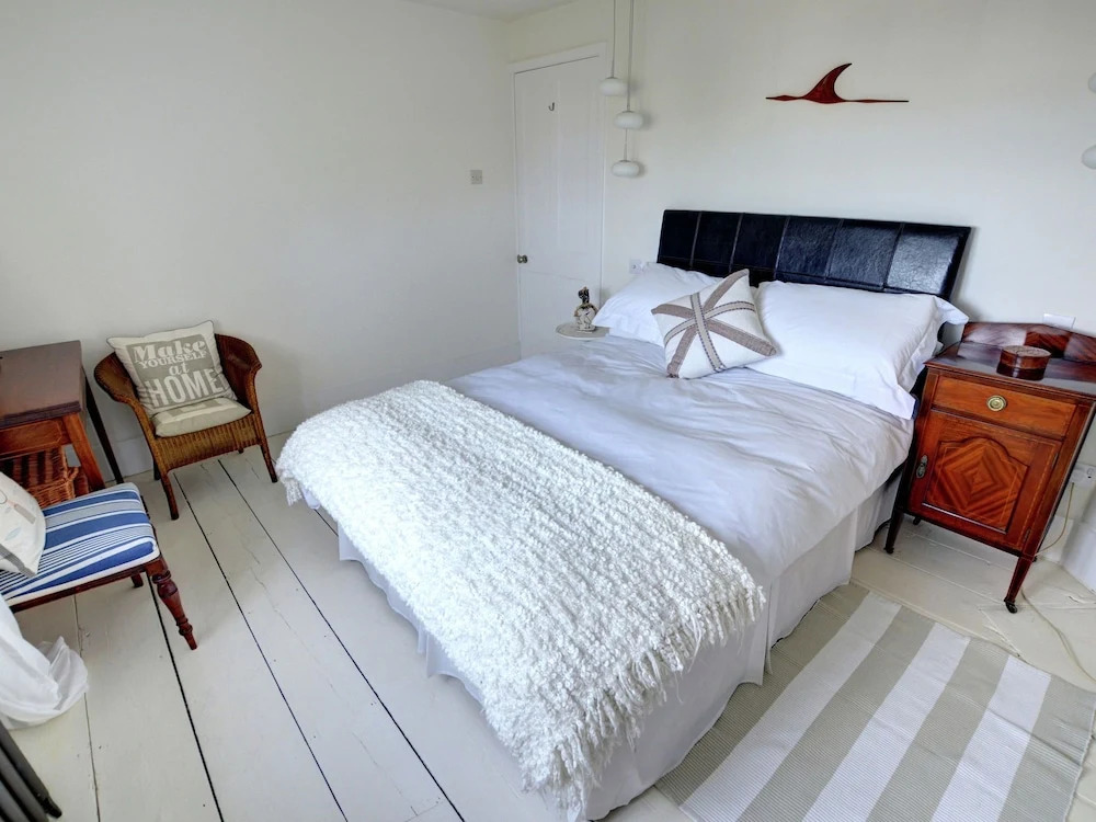 Spacious Home With sea Theme Directly Situated at the sea in Broadstairs