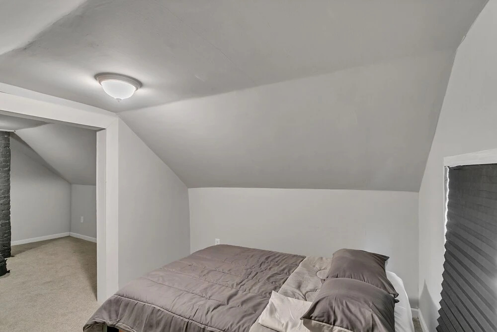 Cozy Charming Two-story Home Great For Long Stays 3 Bedroom Home by RedAwning