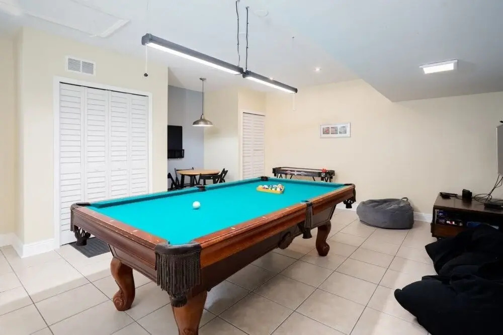 8084 Indiancreek 5 Bedroom, 4 Baths, Games Room
