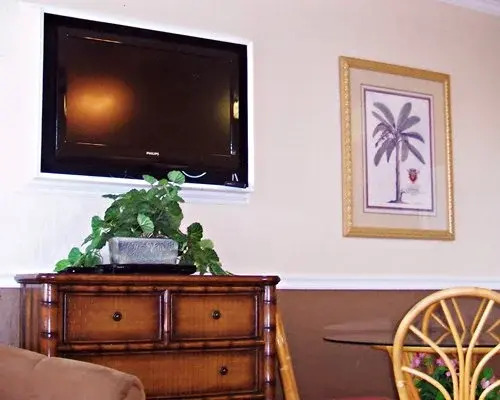 Beachfront Isle of Palms Condo w/ Balcony & Pool!