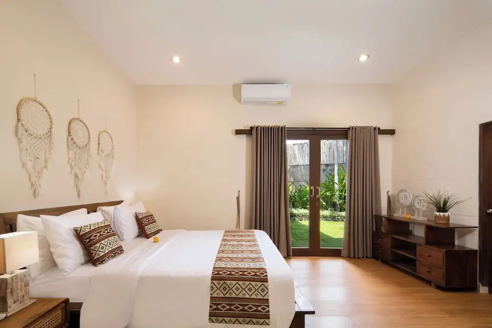 Red Lotus Seminyak Villa