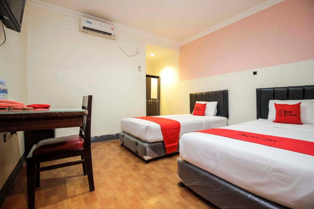 RedDoorz near Bethesda Manado