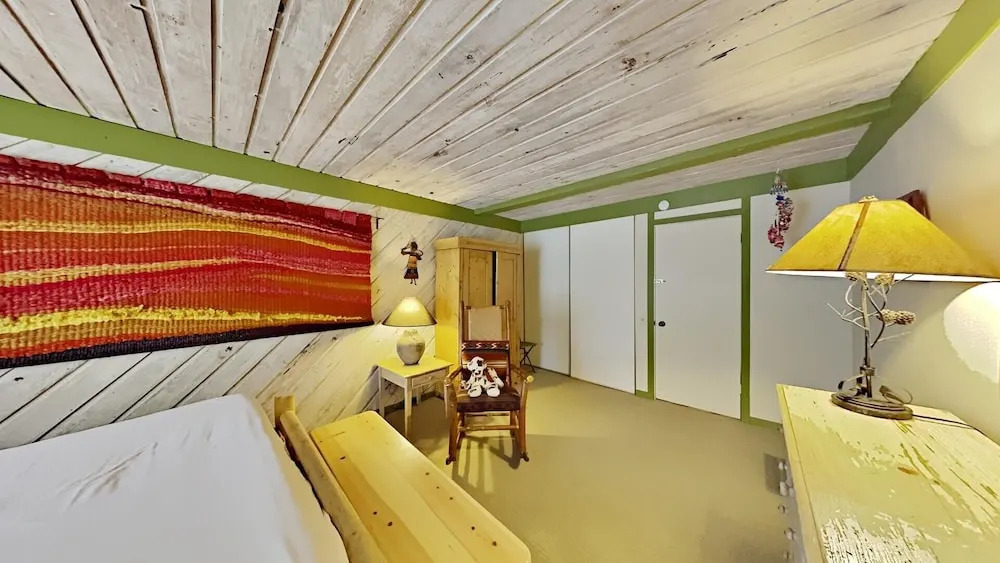 Beautiful One Bedroom Condo! Just Steps to Mammoth Mountain with Fully Equipped Kitchen! by RedAwning