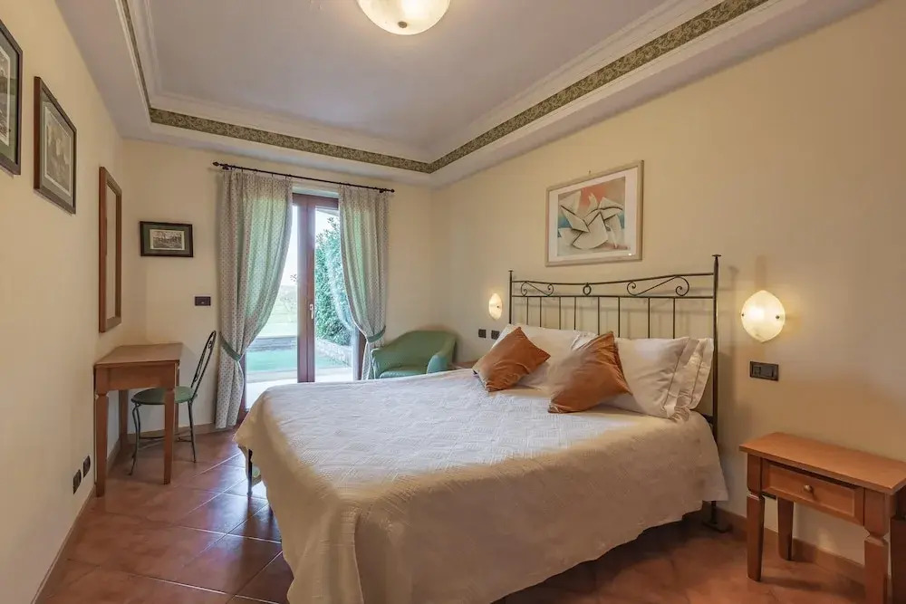 Tranquil Retreat Near Rome for 4