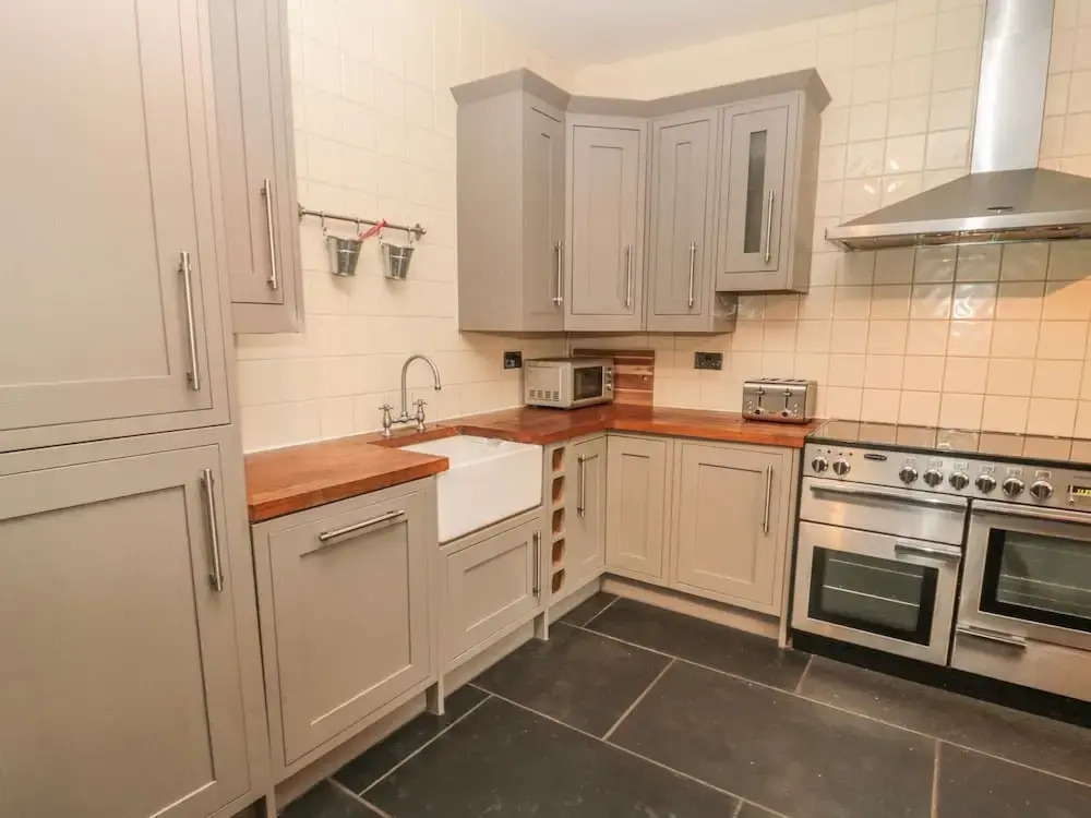 Hare & Hounds House