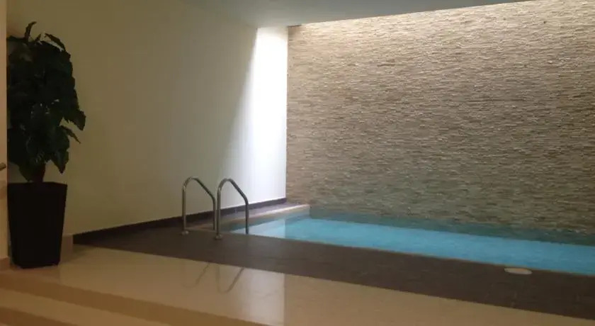 City Luxury Suites 604