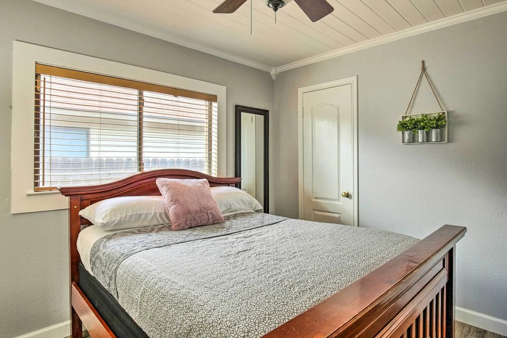 San Antonio Getaway ~ 18 Mi to Dtwn + Pool!