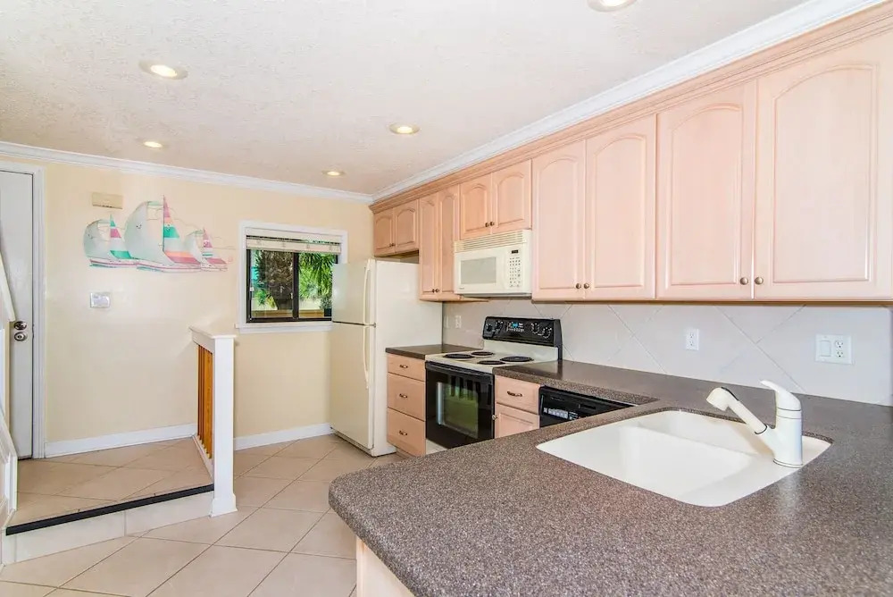 SEA Haven 214 [2/2.5] Free Activities! & Oceanfront Wifi Pool