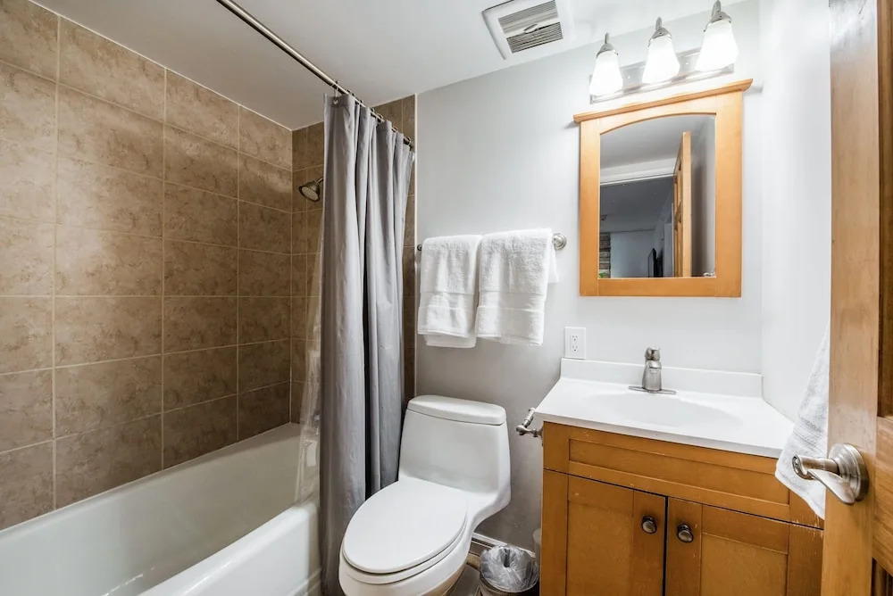 New Listing! Pool, Spa & Sauna - Walk To Ski Lifts 2 Bedroom Condo
