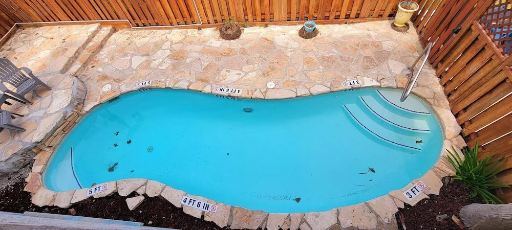 50 Yards to Beach Oversized W/pool Very Clean 2 Bedroom Home by Redawning